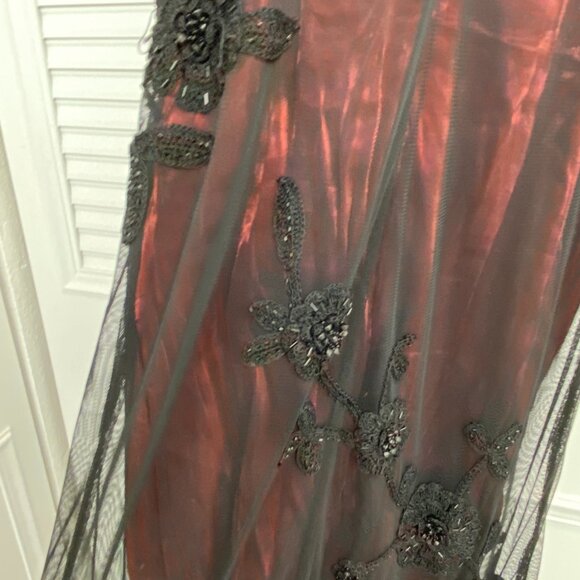 Sue Wong Sz. 6 Vintage Rare Iridescent Deep Red and Black Crochet Beaded Gown - Picture 8 of 16